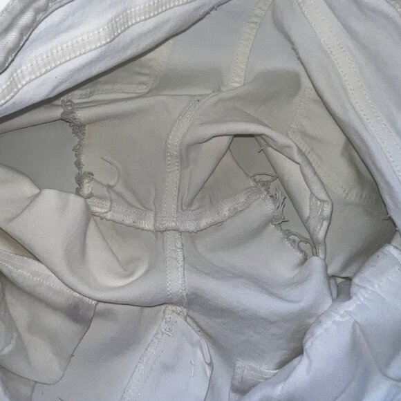 Arizona White Distressed Denim Frayed Hem Shorts Womens Size 15 - Picture 6 of 6